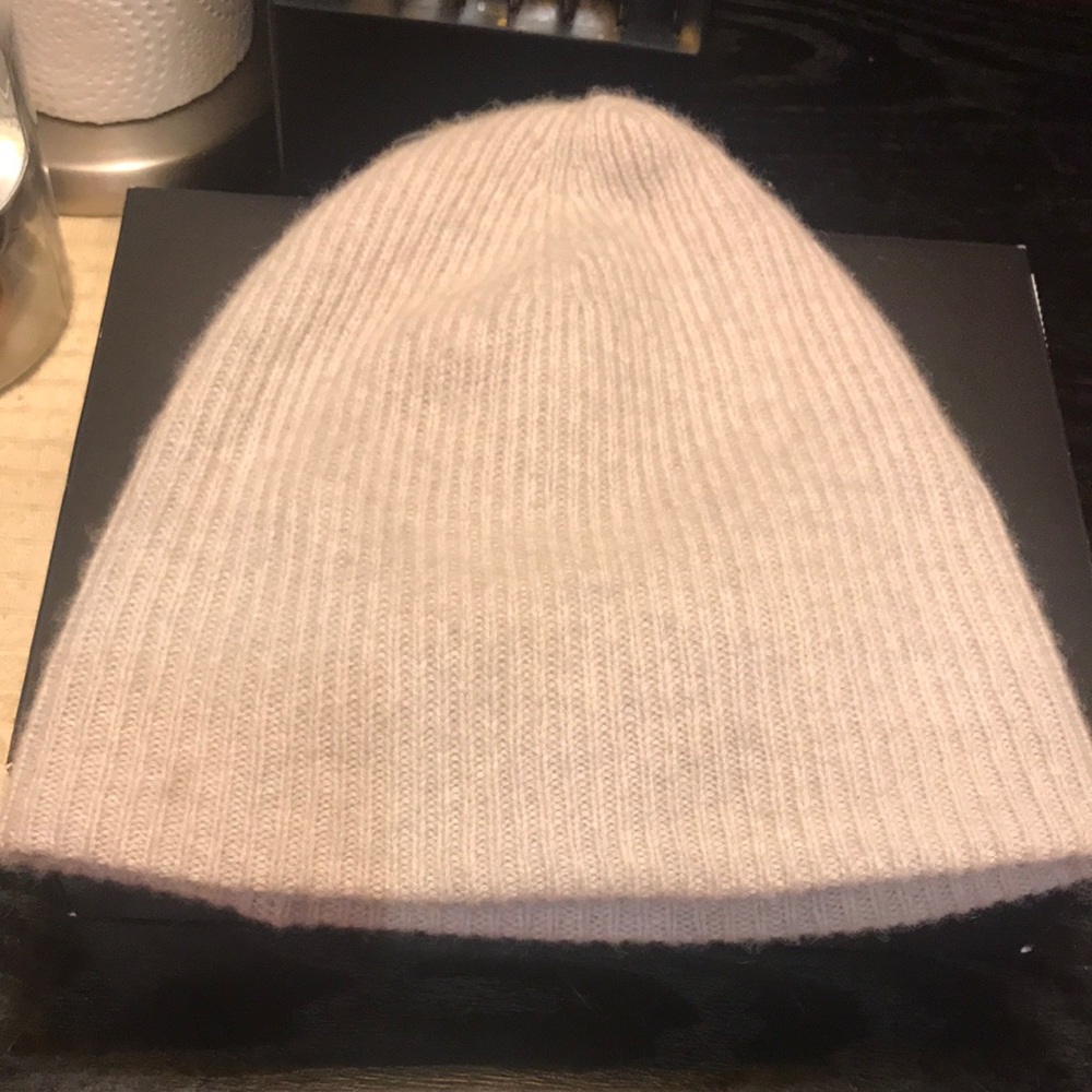 Saks fifth ave 100% cashmere women’s hat.